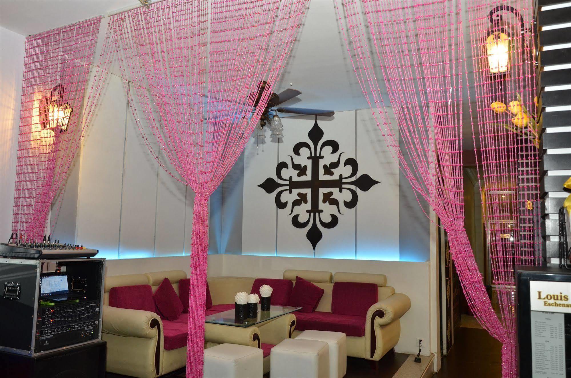 Number 9 Hotel 3*